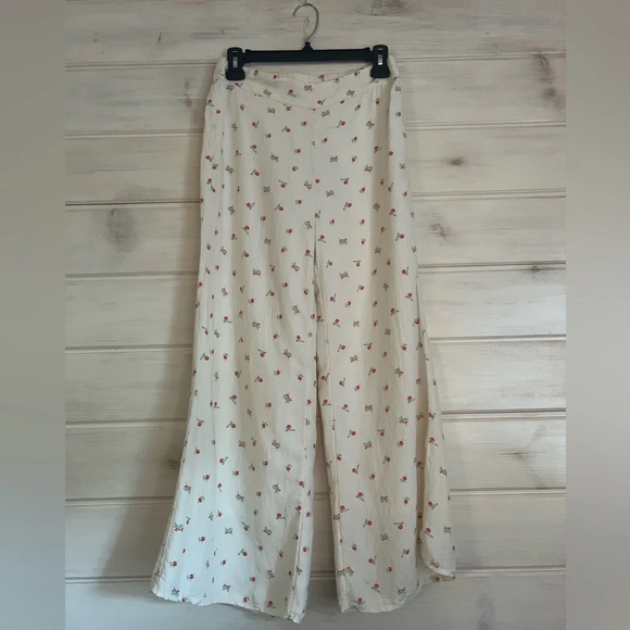 Feather Bone By Anthropologie 2 Cream Cherry Print High Rise Wide Leg Crop Pants - Picture 8 of 8